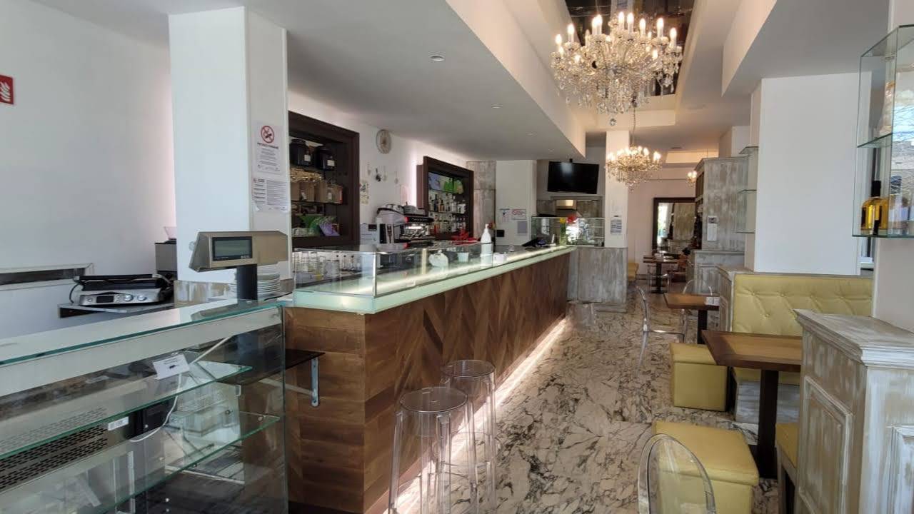 Bar in vendita a Aosta, 2 locali, zona Zona: Centro, prezzo € 120.000 | CambioCasa.it