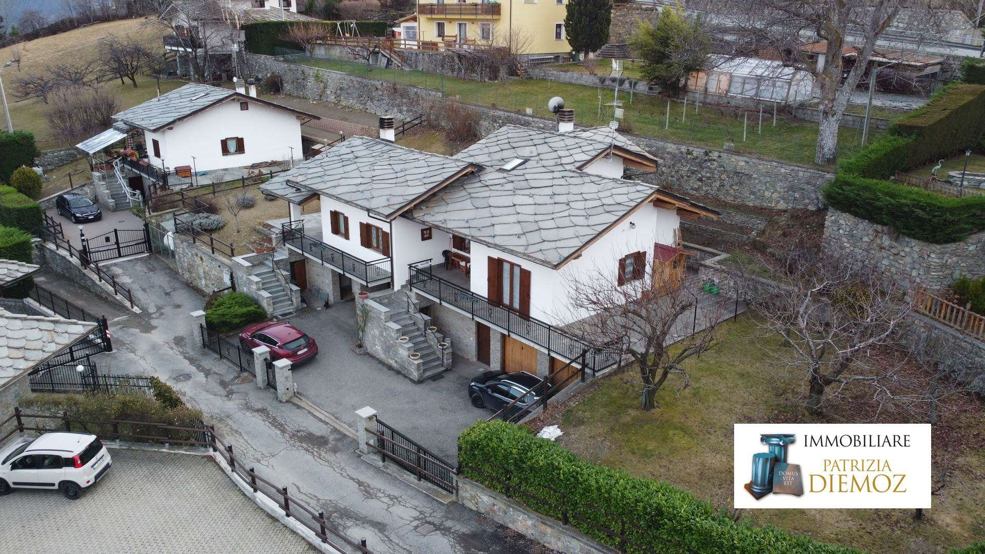 Villa Bifamiliare in vendita a Aosta, 8 locali, zona illes, prezzo € 468.000 | PortaleAgenzieImmobiliari.it