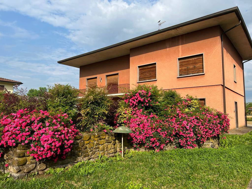 Villa in vendita a Casalmaggiore, 8 locali, prezzo € 420.000 | PortaleAgenzieImmobiliari.it