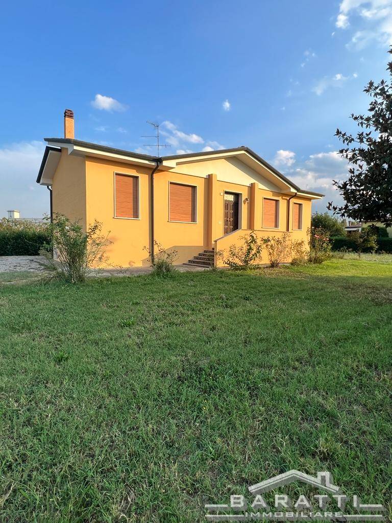 Villa in vendita a Suzzara, 10 locali, prezzo € 289.000 | PortaleAgenzieImmobiliari.it