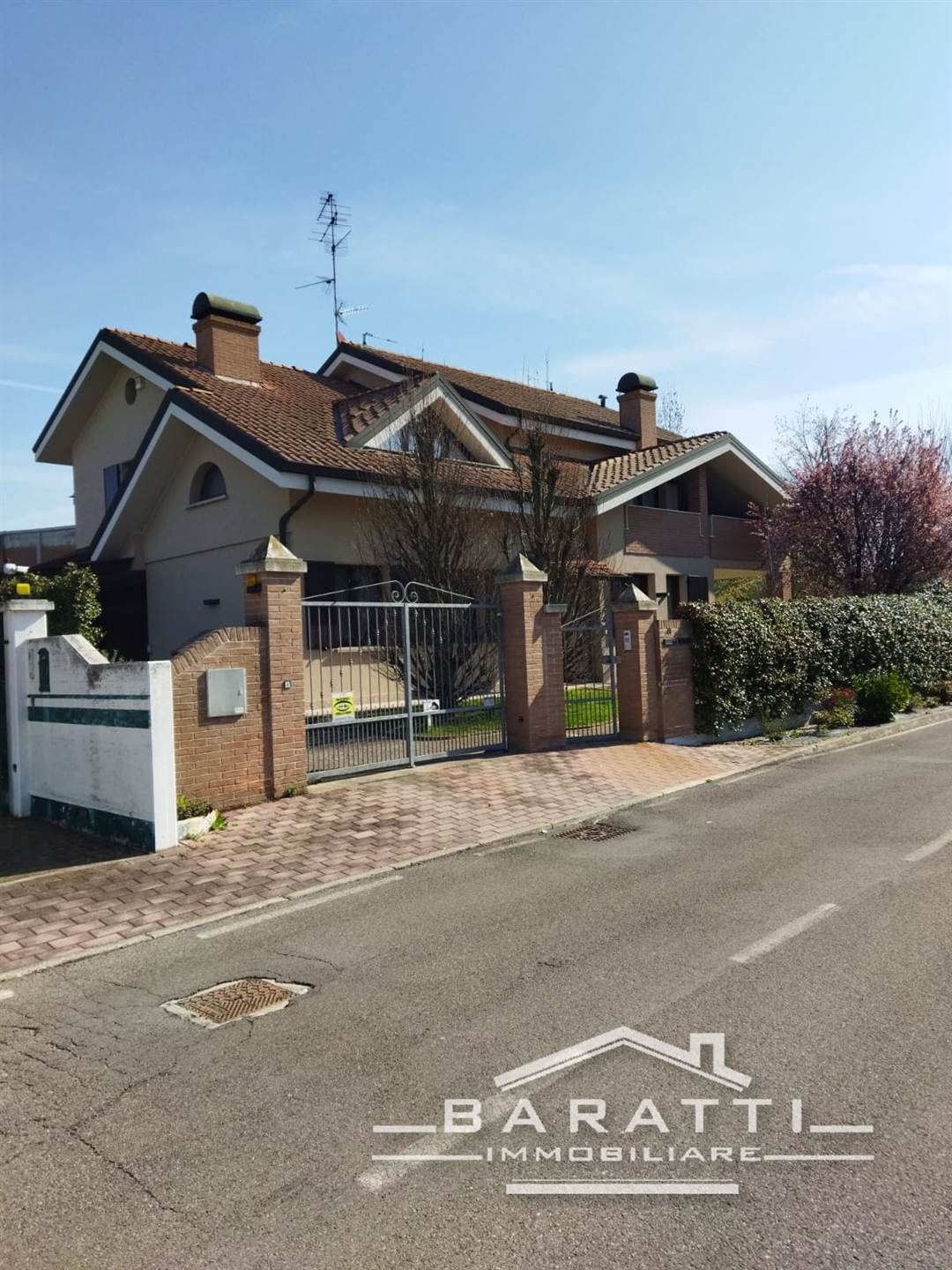 Villa in vendita a Rolo, 11 locali, prezzo € 470.000 | PortaleAgenzieImmobiliari.it