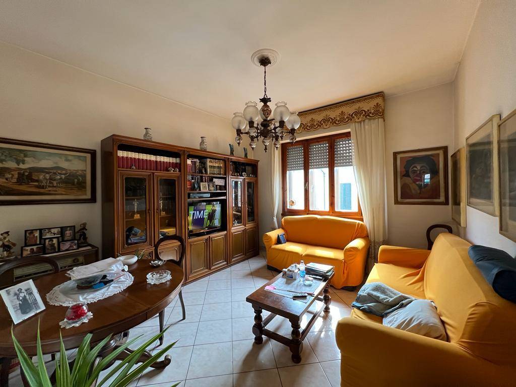 Appartamento in vendita a Firenze, 4 locali, zona Castello, Careggi, Le Panche, prezzo € 185.000 | PortaleAgenzieImmobiliari.it