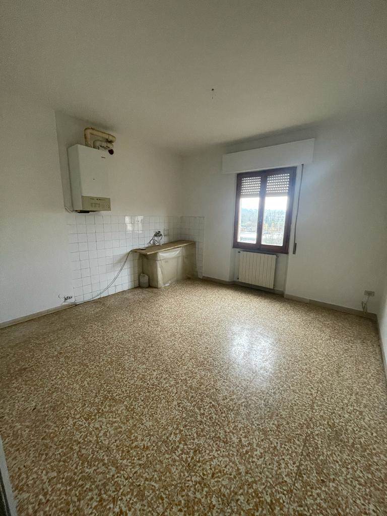 Appartamento in vendita a Certaldo, 5 locali, prezzo € 108.000 | PortaleAgenzieImmobiliari.it