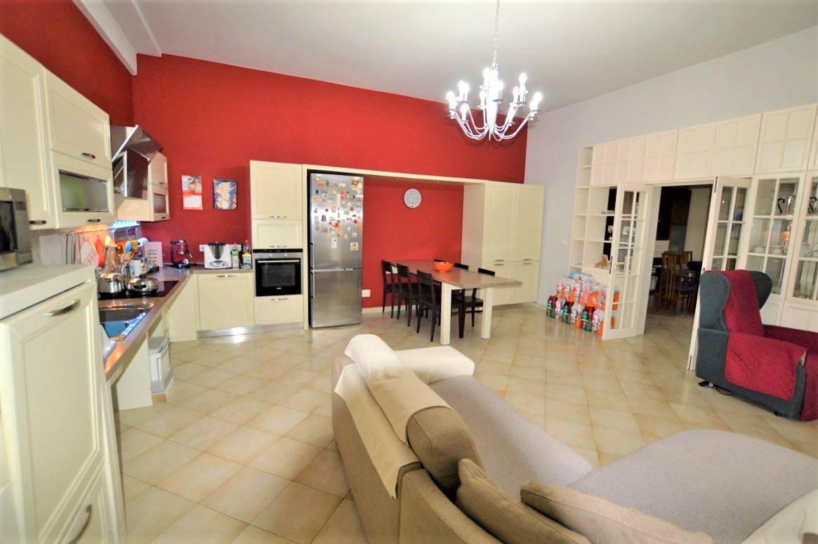 Appartamento in vendita a Lavello, 8 locali, prezzo € 255.000 | PortaleAgenzieImmobiliari.it