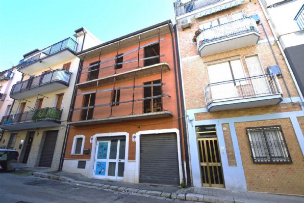 Palazzo / Stabile in vendita a Lavello, 10 locali, prezzo € 190.000 | PortaleAgenzieImmobiliari.it