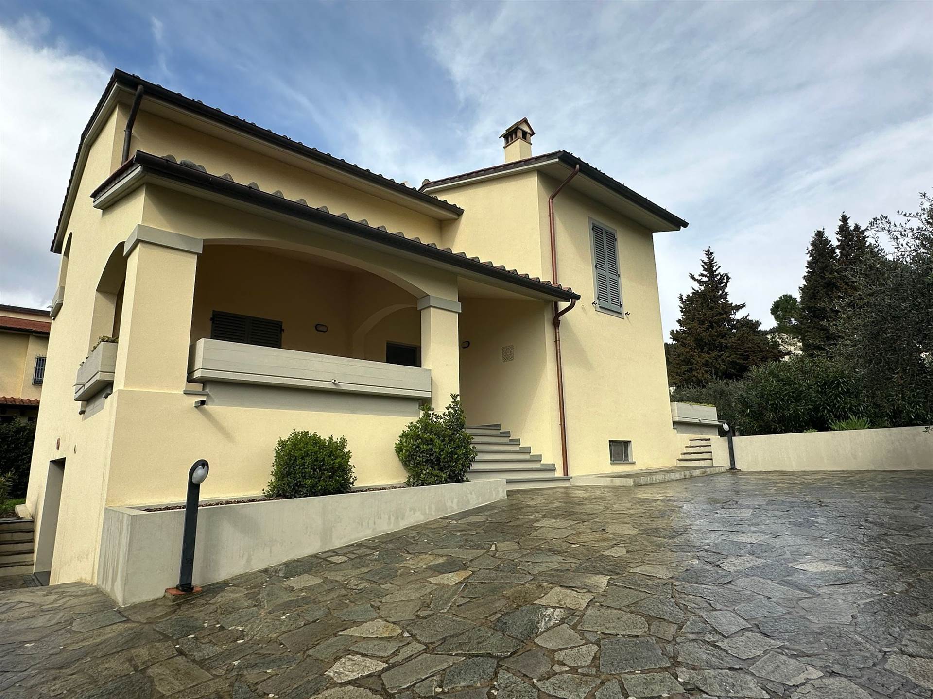 Villa in affitto a Sesto Fiorentino, 9 locali, zona Località: QUERCETO, prezzo € 2.700 | PortaleAgenzieImmobiliari.it