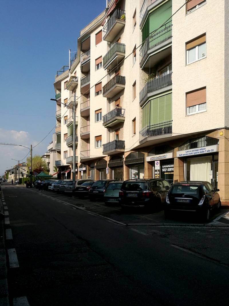 Negozio / Locale in vendita a Saronno, 2 locali, zona ro, prezzo € 95.000 | PortaleAgenzieImmobiliari.it
