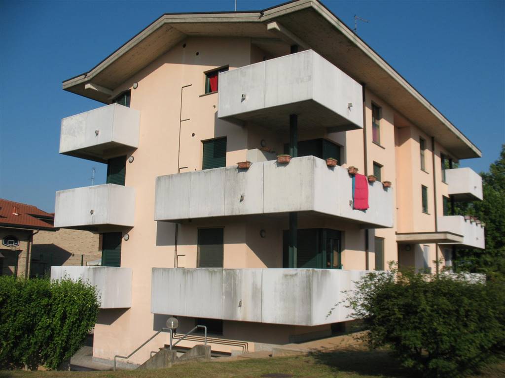 Appartamento in affitto a Gerenzano, 2 locali, prezzo € 650 | CambioCasa.it