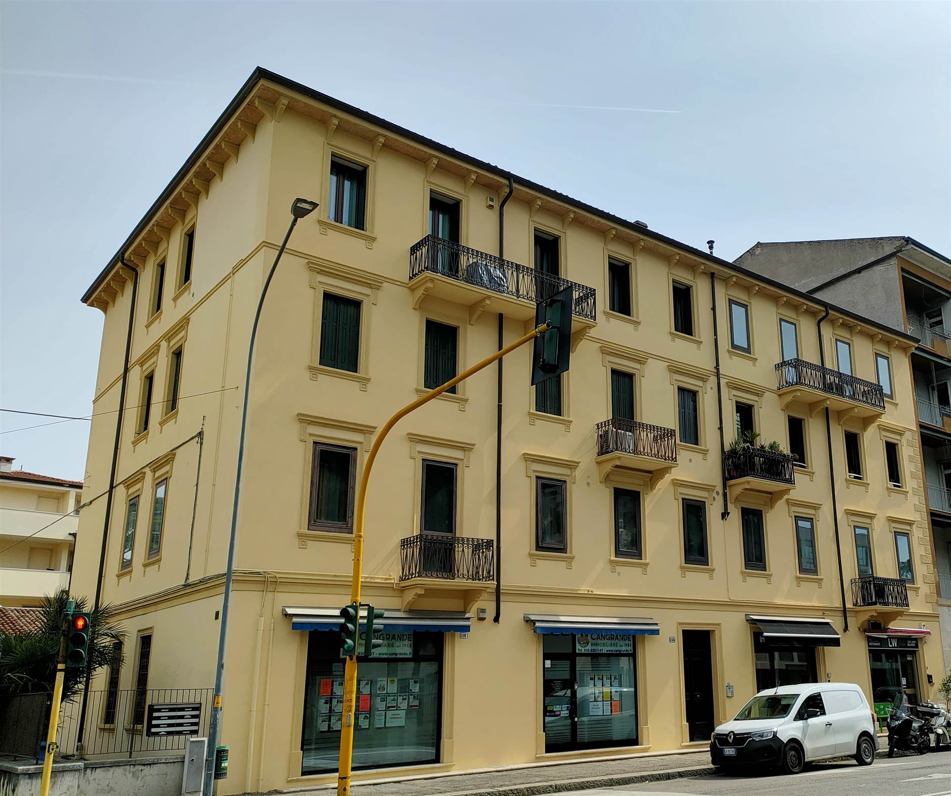 Appartamento in vendita a Verona, 4 locali, zona Quinzano - Pindemonte - Ponte Crencano - Valdonega - Avesa, prezzo € 300.000 | PortaleAgenzieImmobiliari.it