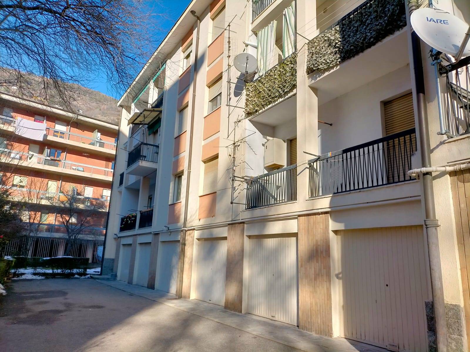 Appartamento in vendita a Aosta, 5 locali, zona Zona: Semicentro, prezzo € 180.000 | CambioCasa.it