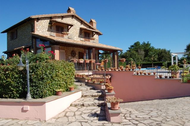 Villa in vendita a Porano, 9 locali, prezzo € 650.000 | CambioCasa.it
