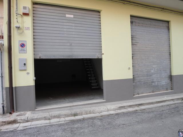Magazzino in vendita a Ragusa, 9999 locali, prezzo € 60.000 | CambioCasa.it