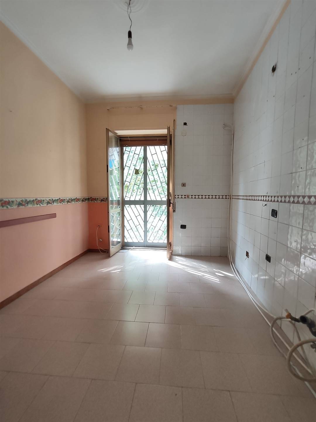 Appartamento in vendita a Castellammare di Stabia, 3 locali, prezzo € 220.000 | CambioCasa.it