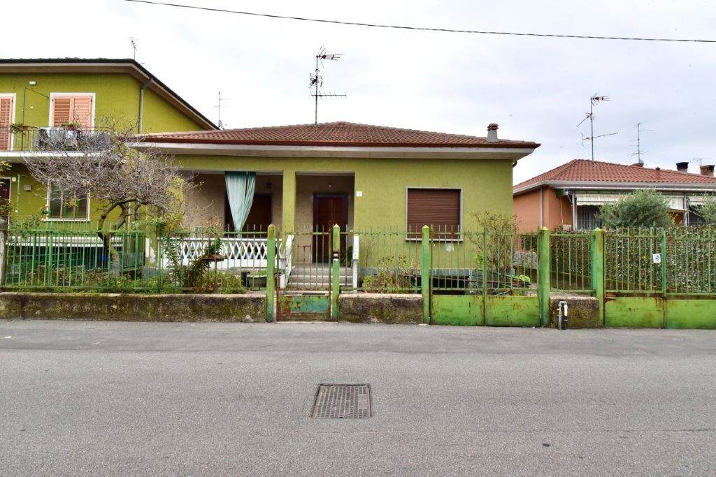 Villa in vendita a Paderno Dugnano, 4 locali, zona Località: CASSINA AMATA, prezzo € 320.000 | PortaleAgenzieImmobiliari.it
