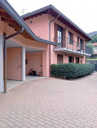 Appartamento in vendita a Barasso, 3 locali, prezzo € 305.000 | PortaleAgenzieImmobiliari.it