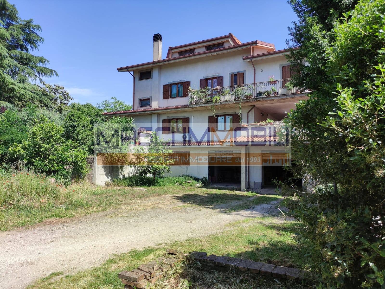 Villa in vendita a Monterotondo, 7 locali, zona Località: SAN MARTINELLO, prezzo € 420.000 | CambioCasa.it