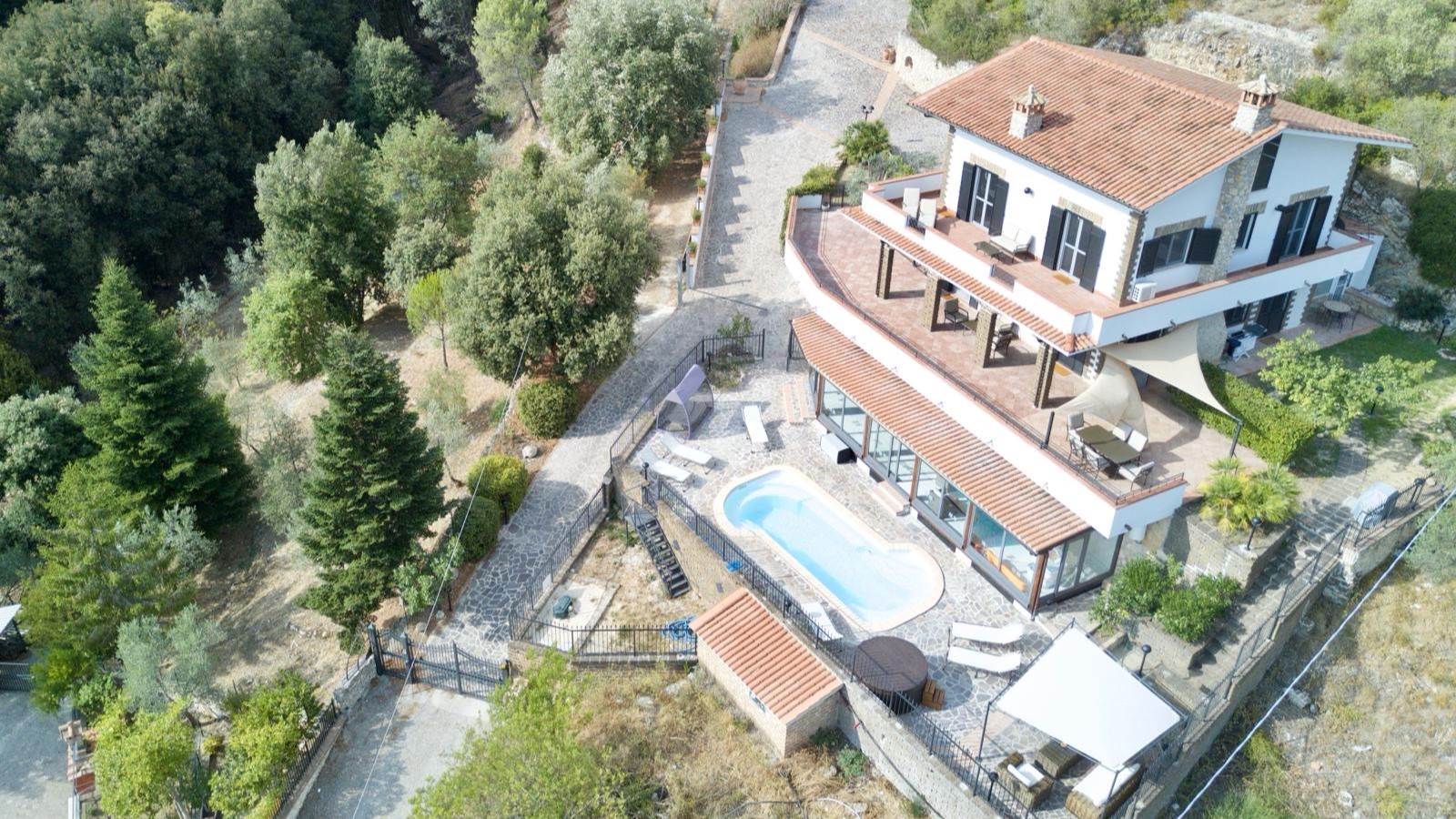 Villa in vendita a Montebuono, 10 locali, prezzo € 420.000 | PortaleAgenzieImmobiliari.it
