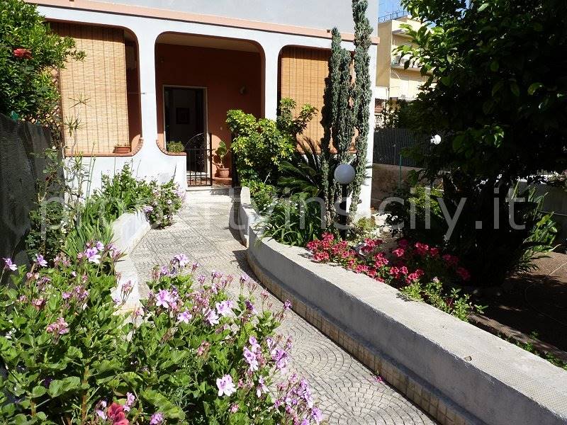 Villa Bifamiliare in vendita a Siracusa, 8 locali, zona tasanta, prezzo € 295.000 | PortaleAgenzieImmobiliari.it