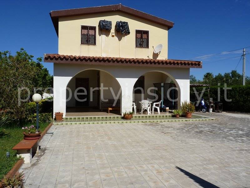 Villa in vendita a Siracusa, 7 locali, zona Località: CAPO MURRO DI PORCO, prezzo € 139.000 | CambioCasa.it