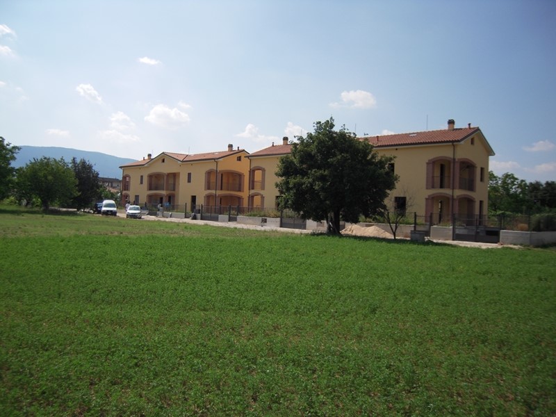 Villa a Schiera in vendita a Spoleto, 3 locali, zona Località: PERIFERIA, prezzo € 190.000 | CambioCasa.it
