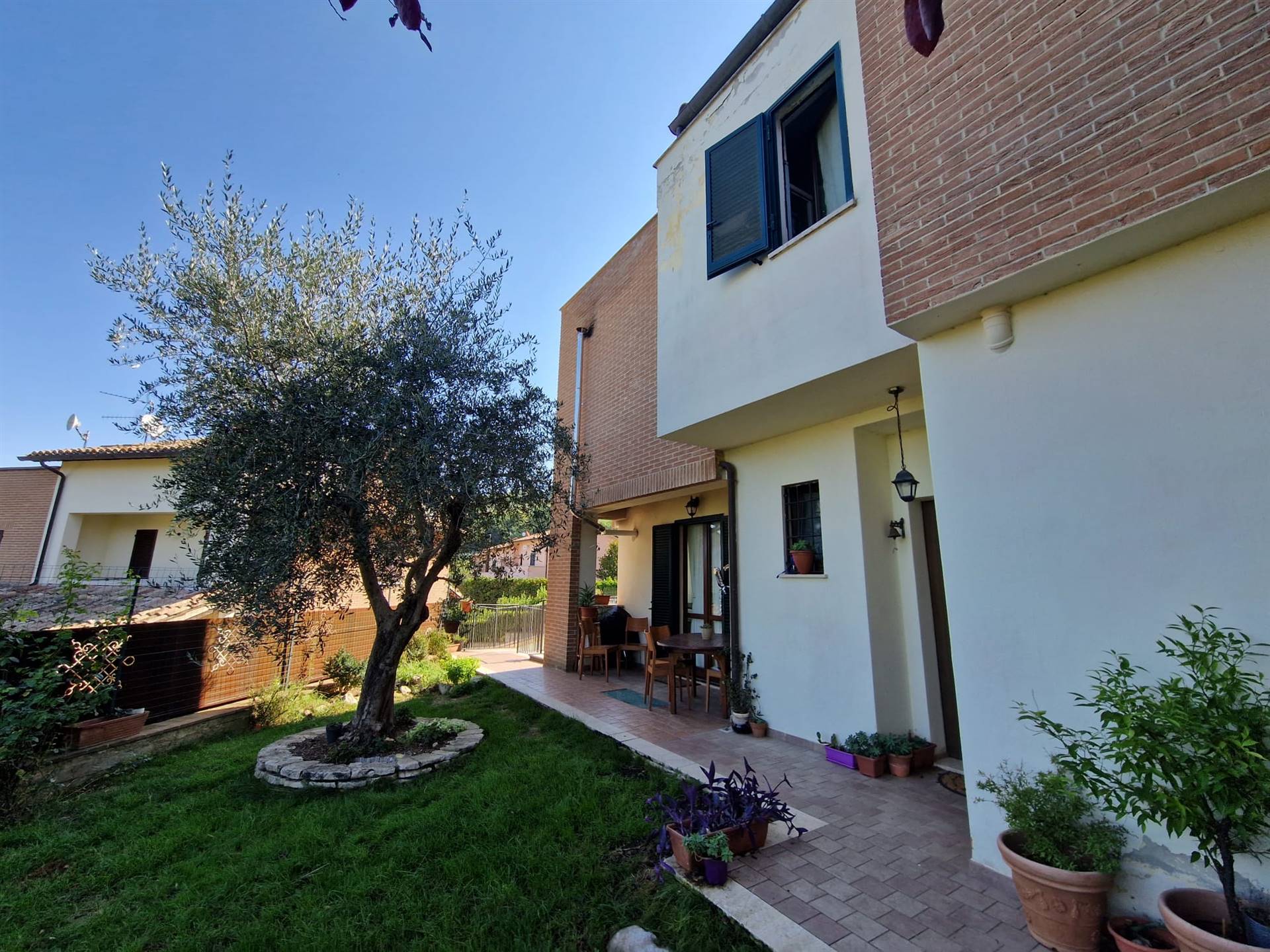 Villa Bifamiliare in vendita a Spoleto, 4 locali, zona Località: PRIMA PERIFERIA, prezzo € 275.000 | PortaleAgenzieImmobiliari.it