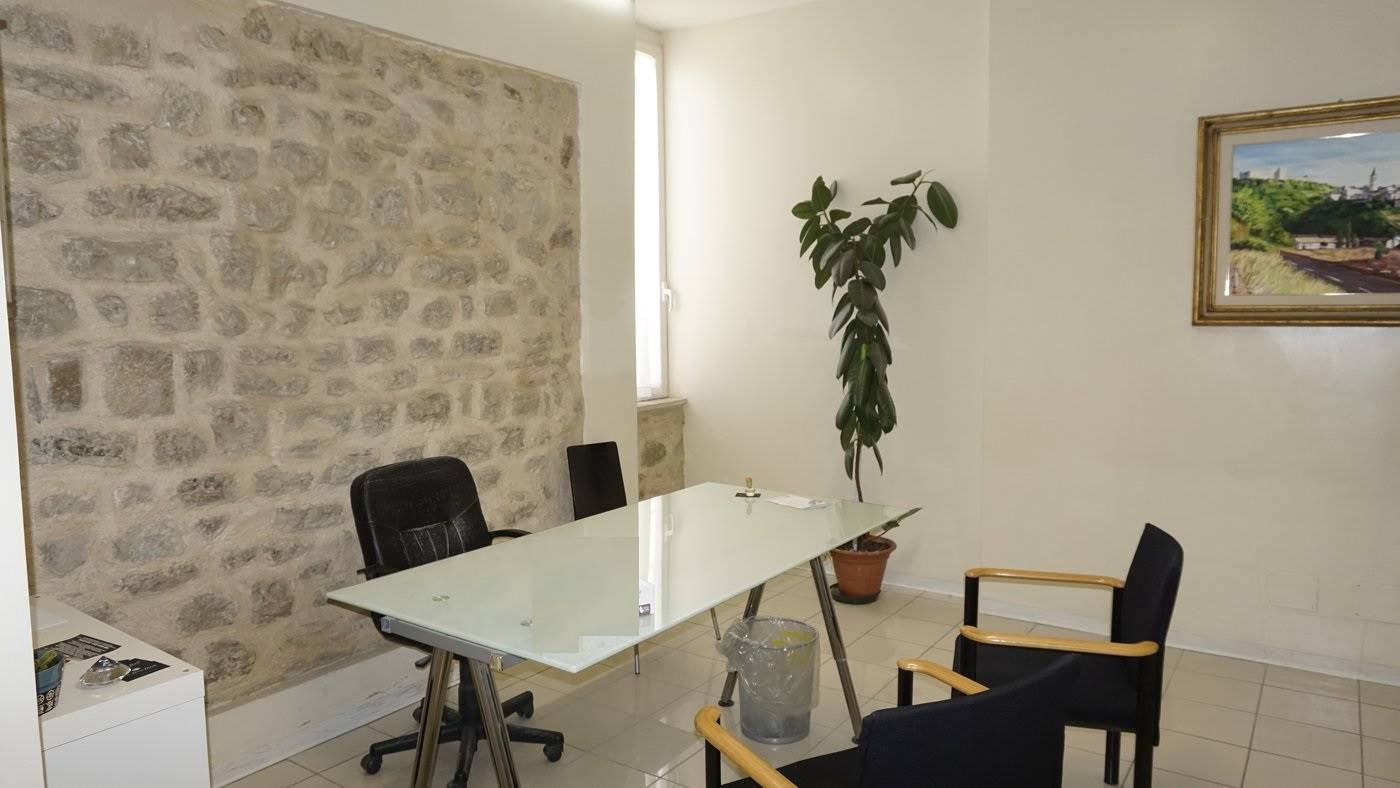 Ufficio / Studio in vendita a Spoleto, 4 locali, zona Località: CENTRO STORICO, prezzo € 143.000 | PortaleAgenzieImmobiliari.it