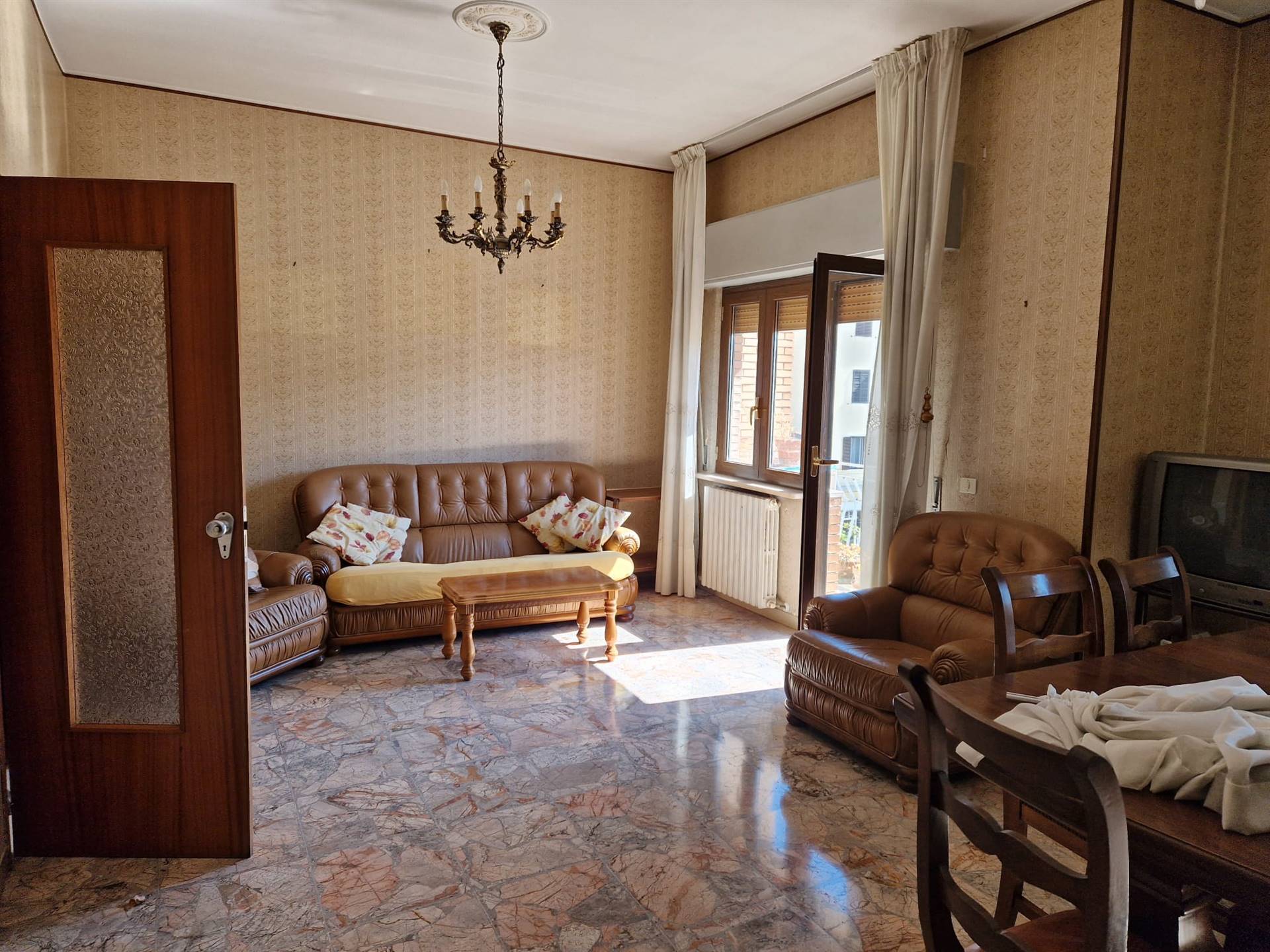 Appartamento in vendita a Spoleto, 5 locali, zona Località: PRIMA PERIFERIA, prezzo € 115.000 | PortaleAgenzieImmobiliari.it