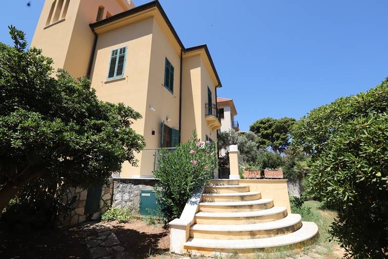 Villa in vendita a Palermo - Zona: Sferracavallo