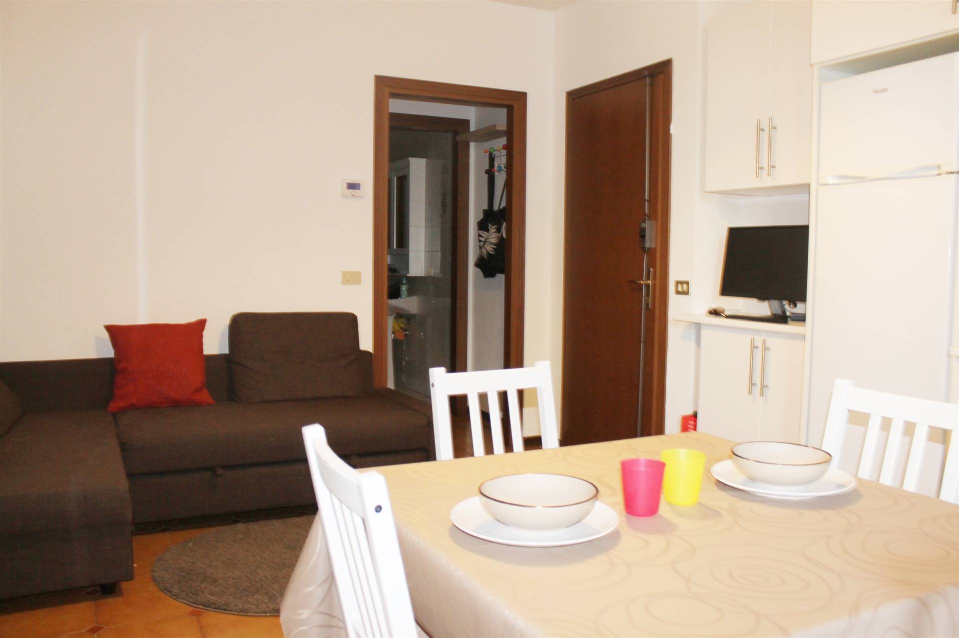 Appartamento in affitto a Desenzano del Garda, 2 locali, zona Zona: centri: Desenzano del Garda, prezzo € 1.600 | CambioCasa.it