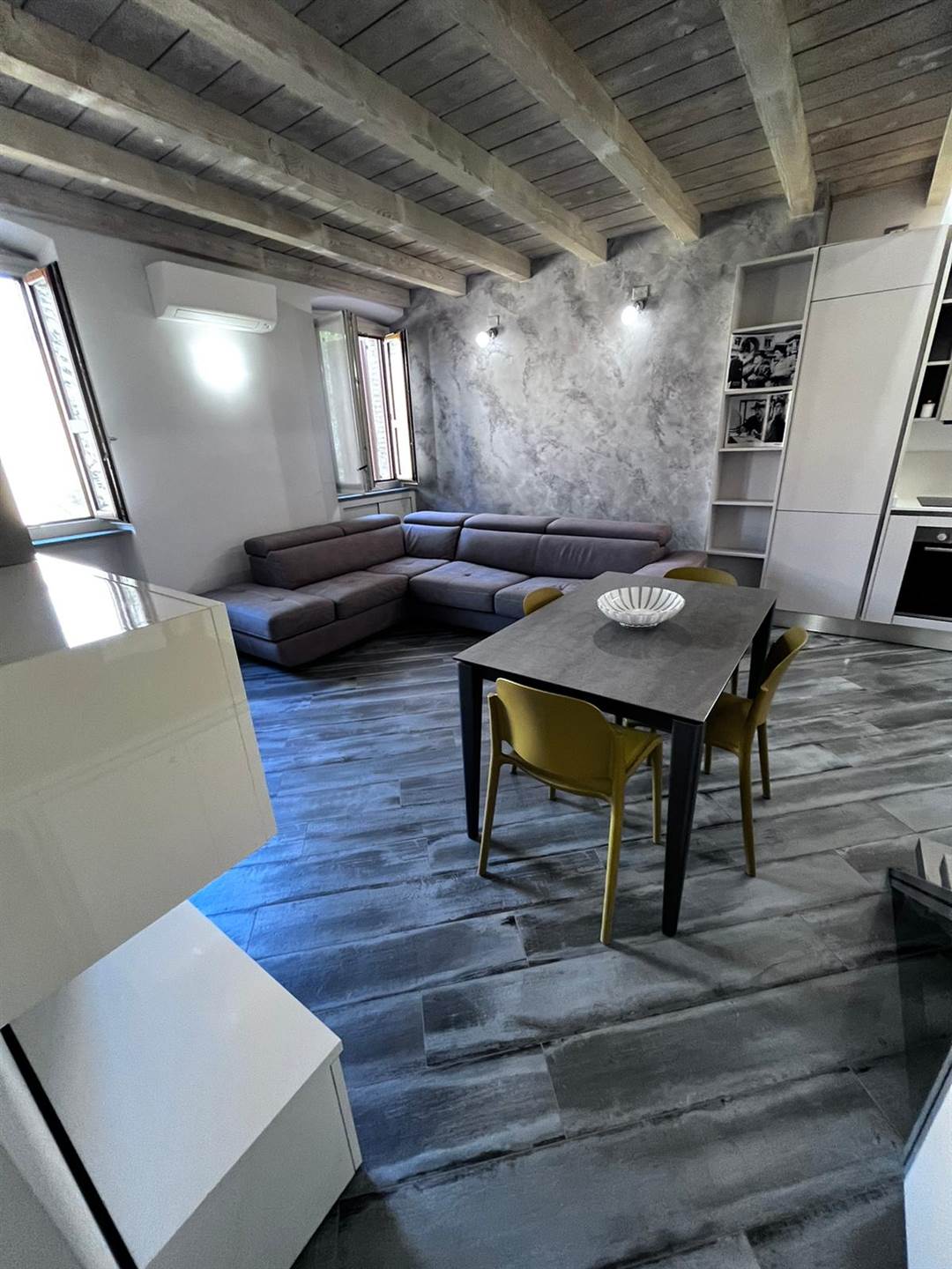 Appartamento in affitto a Desenzano del Garda, 2 locali, zona ltella del Garda, prezzo € 2.500 | PortaleAgenzieImmobiliari.it