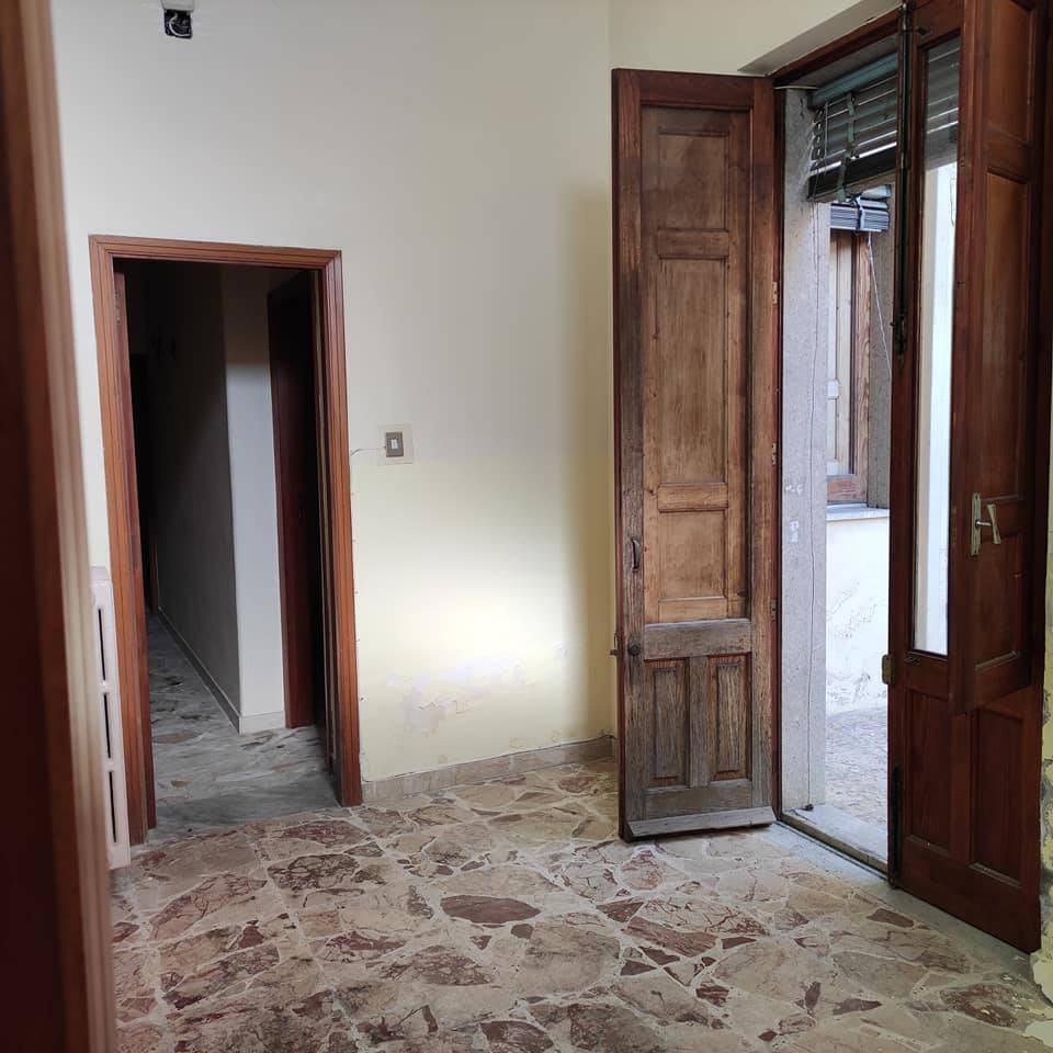 Appartamento in vendita a Acireale, 4 locali, zona Località: PIANO DAPI, prezzo € 65.000 | PortaleAgenzieImmobiliari.it