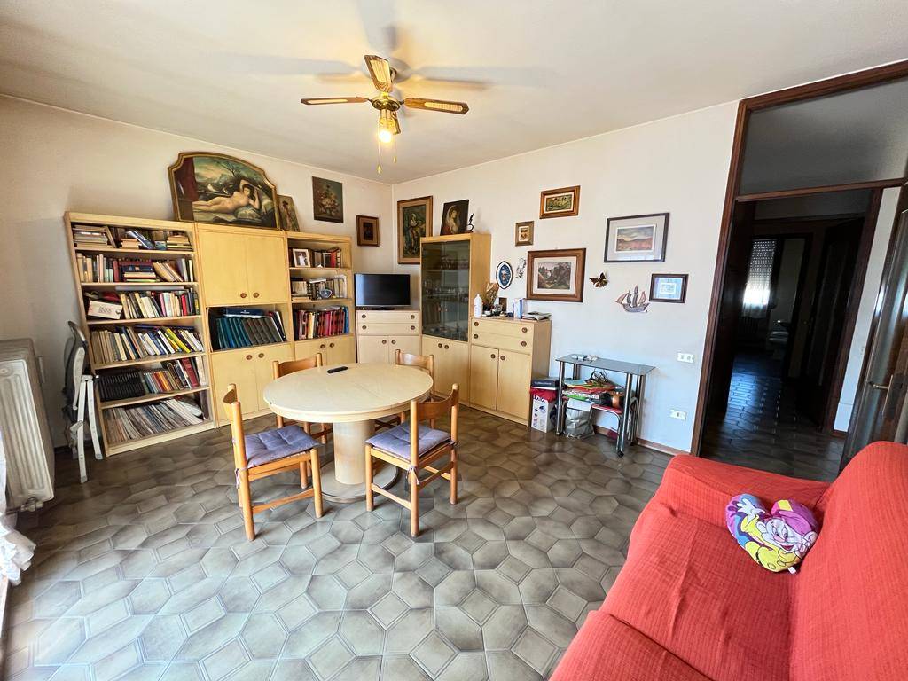 Appartamento in vendita a Rovigo, 6 locali, zona enda est, prezzo € 98.000 | PortaleAgenzieImmobiliari.it