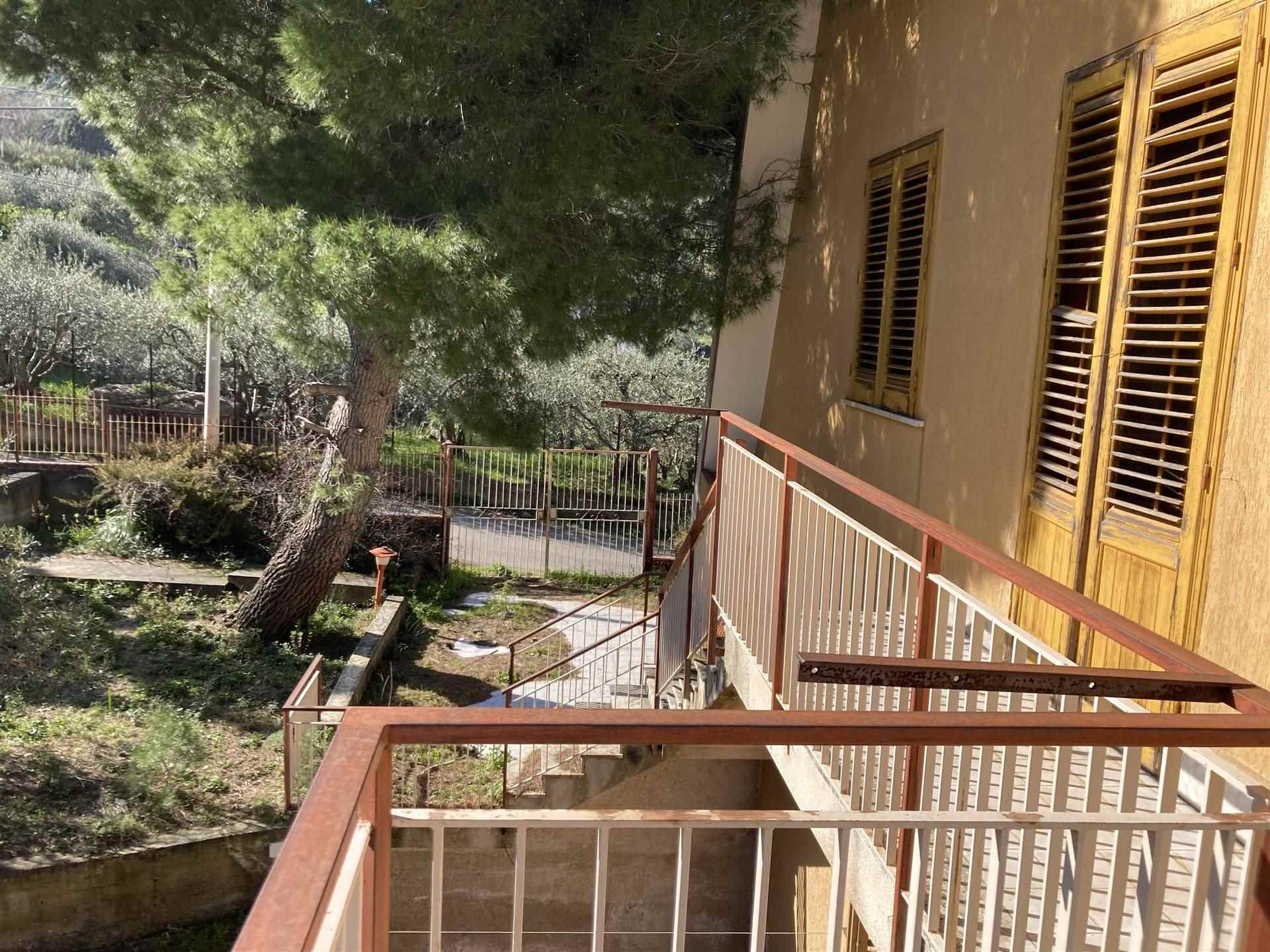Villa in vendita a Altofonte, 12 locali, prezzo € 157.000 | CambioCasa.it