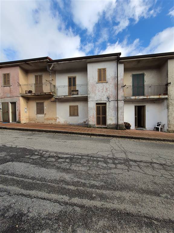 Appartamento in vendita a Canolo, 8 locali, zona lo Nuova, prezzo € 30.000 | PortaleAgenzieImmobiliari.it