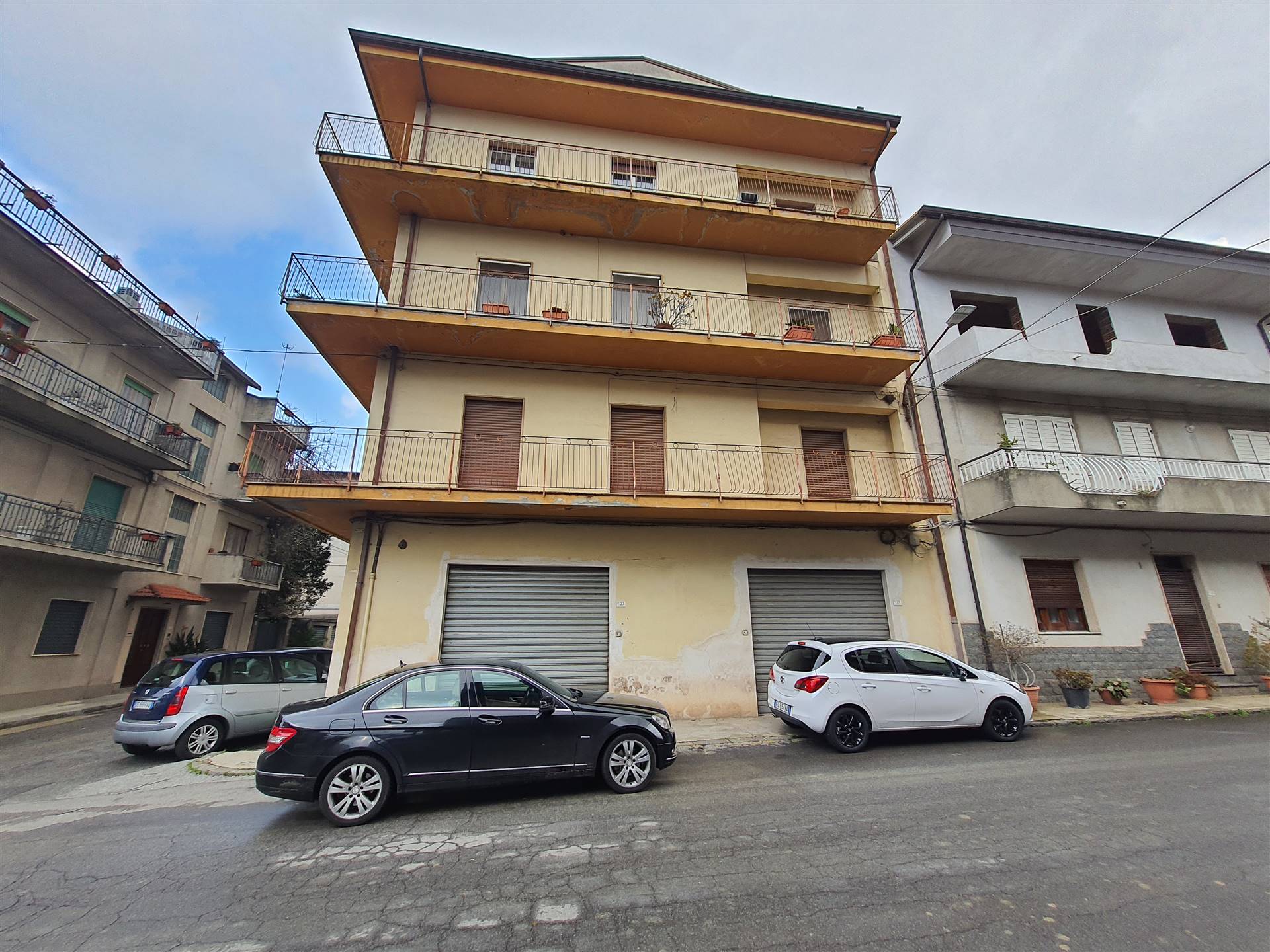 Appartamento in vendita a Taurianova, 6 locali, prezzo € 130.000 | PortaleAgenzieImmobiliari.it
