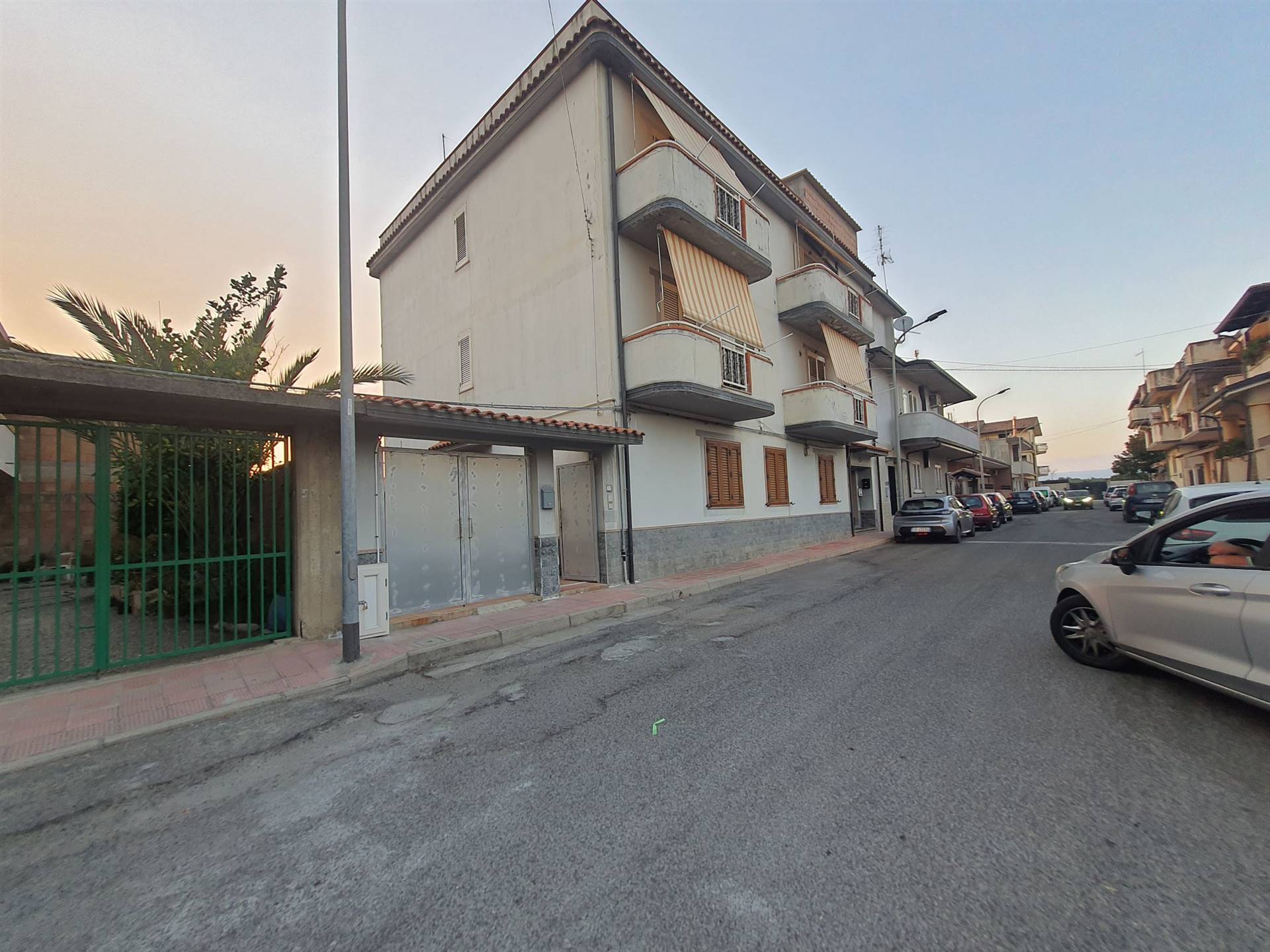 Appartamento in vendita a Gioia Tauro, 6 locali, prezzo € 125.000 | PortaleAgenzieImmobiliari.it