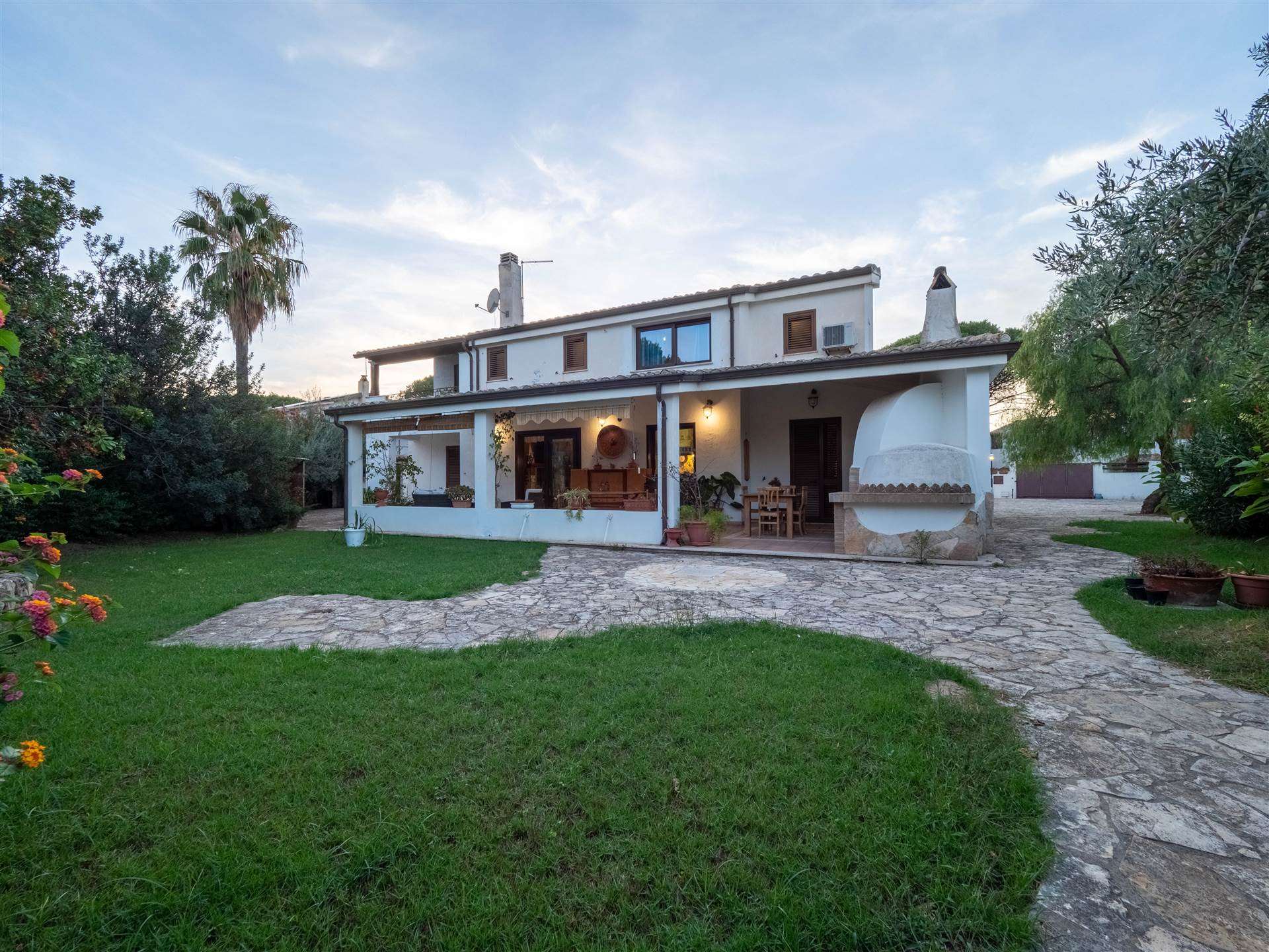 Villa in vendita a Quartu Sant'Elena, 8 locali, zona Località: CAPITANA, prezzo € 450.000 | PortaleAgenzieImmobiliari.it