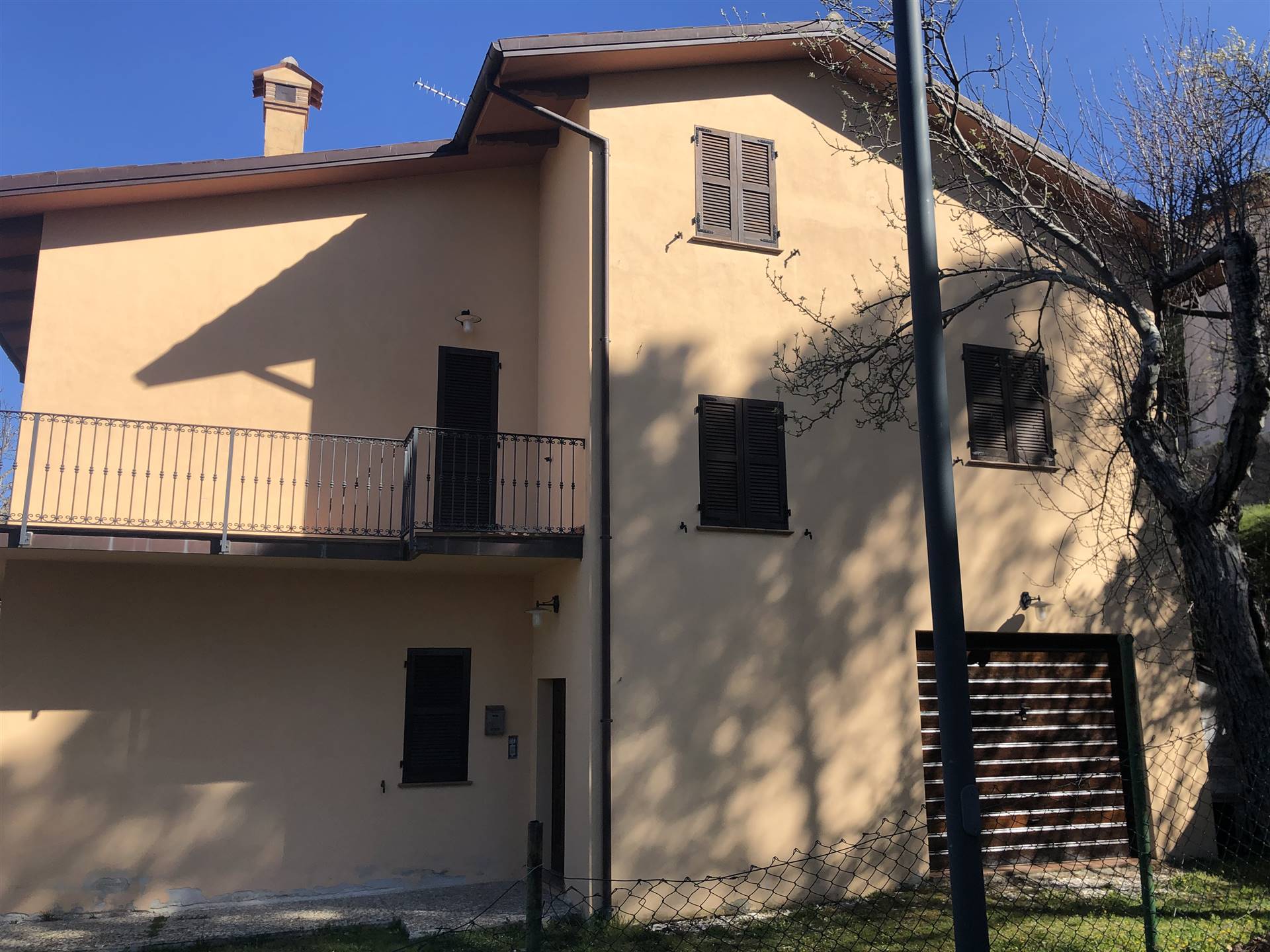 Soluzione Indipendente in vendita a Serravalle di Chienti, 8 locali, zona Località: FRAZIONE CORGNETO, prezzo € 89.000 | CambioCasa.it