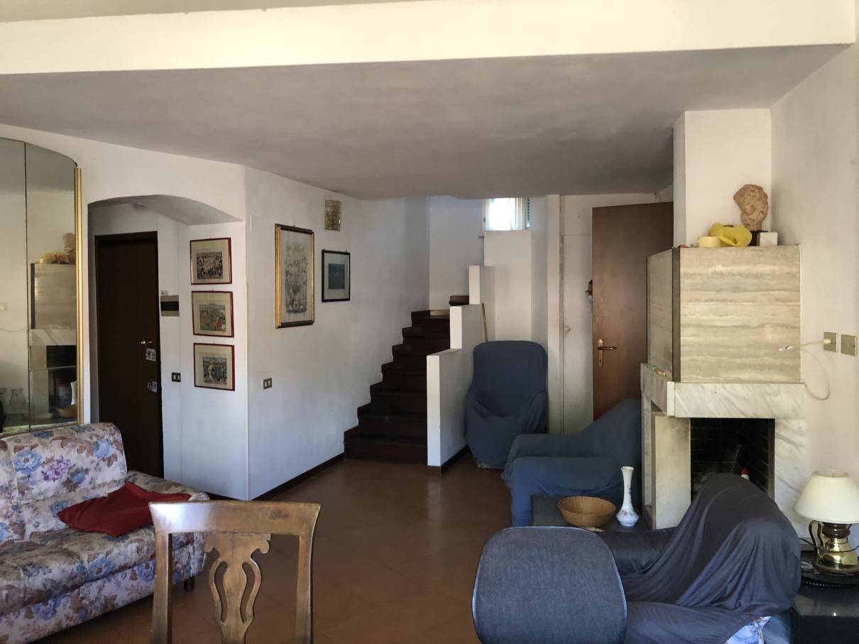 Appartamento in vendita a Carrara, 5 locali, zona Località: CENTRO CITTÀ, prezzo € 210.000 | PortaleAgenzieImmobiliari.it