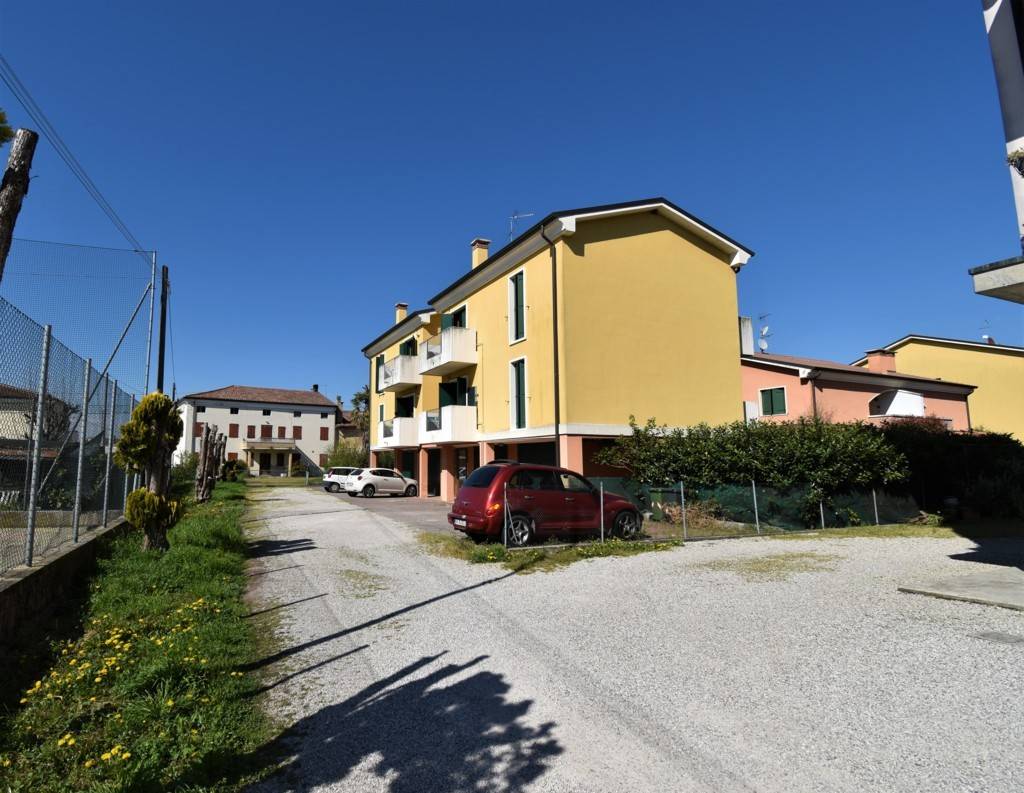 Appartamento in vendita a Camisano Vicentino, 4 locali, zona azzo, prezzo € 120.000 | PortaleAgenzieImmobiliari.it