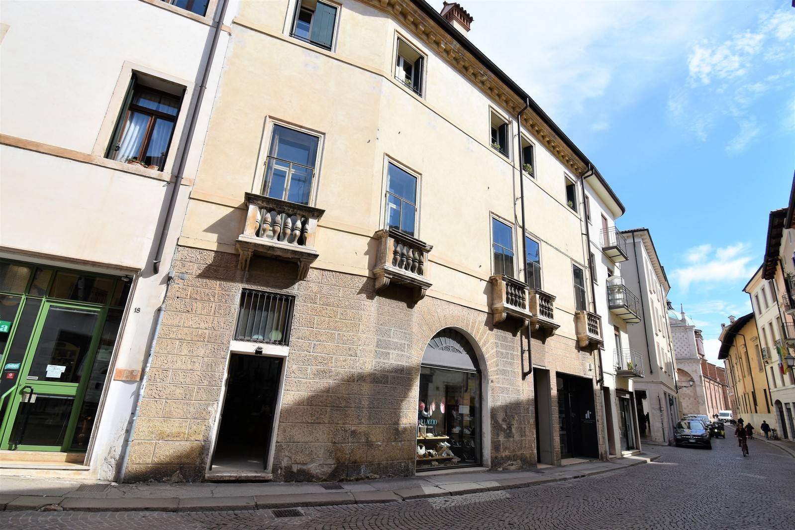 Appartamento in vendita a Vicenza, 7 locali, zona ro storico, prezzo € 320.000 | PortaleAgenzieImmobiliari.it