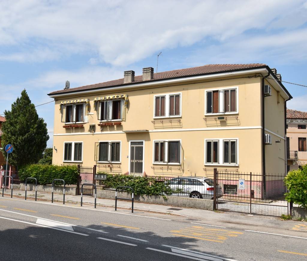 Appartamento in vendita a Vicenza, 6 locali, zona Località: SAN PIO X / STANGA / CÀ BALBI, prezzo € 89.000 | PortaleAgenzieImmobiliari.it