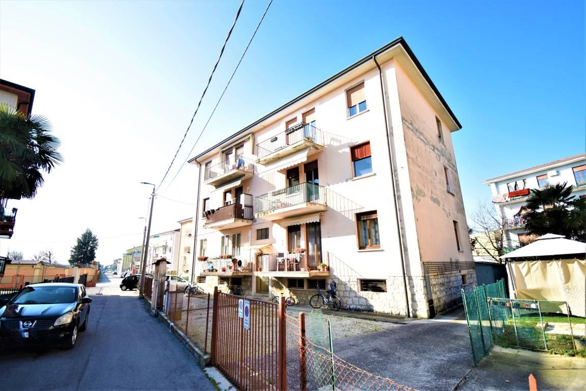 Appartamento in vendita a Vicenza, 5 locali, zona Località: SAN PIO X / STANGA / CÀ BALBI, prezzo € 118.000 | PortaleAgenzieImmobiliari.it