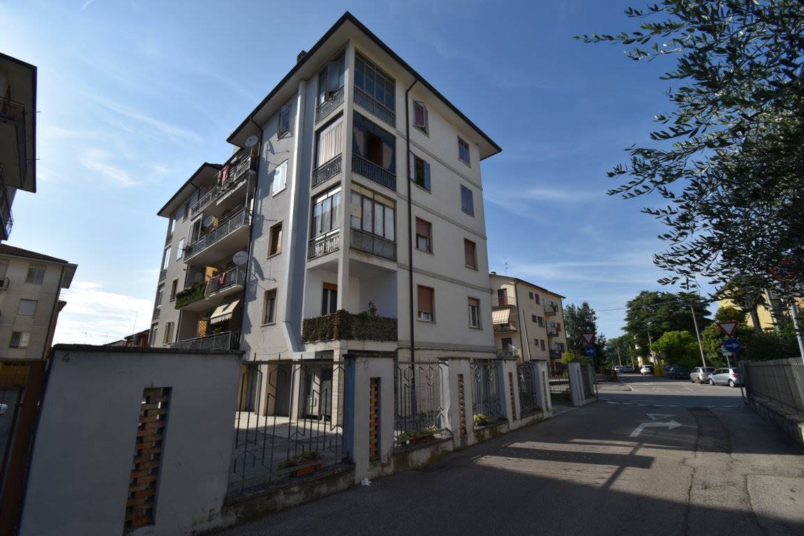 Appartamento in vendita a Vicenza, 4 locali, zona Località: SAN BORTOLO / OSPEDALE / PISCINE, prezzo € 85.000 | PortaleAgenzieImmobiliari.it
