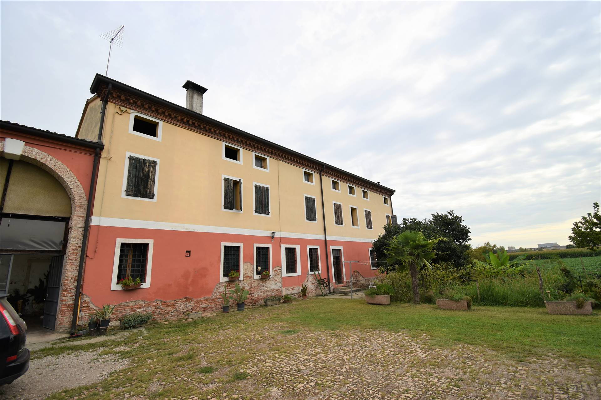 Rustico / Casale in vendita a Bolzano Vicentino, 15 locali, prezzo € 250.000 | PortaleAgenzieImmobiliari.it