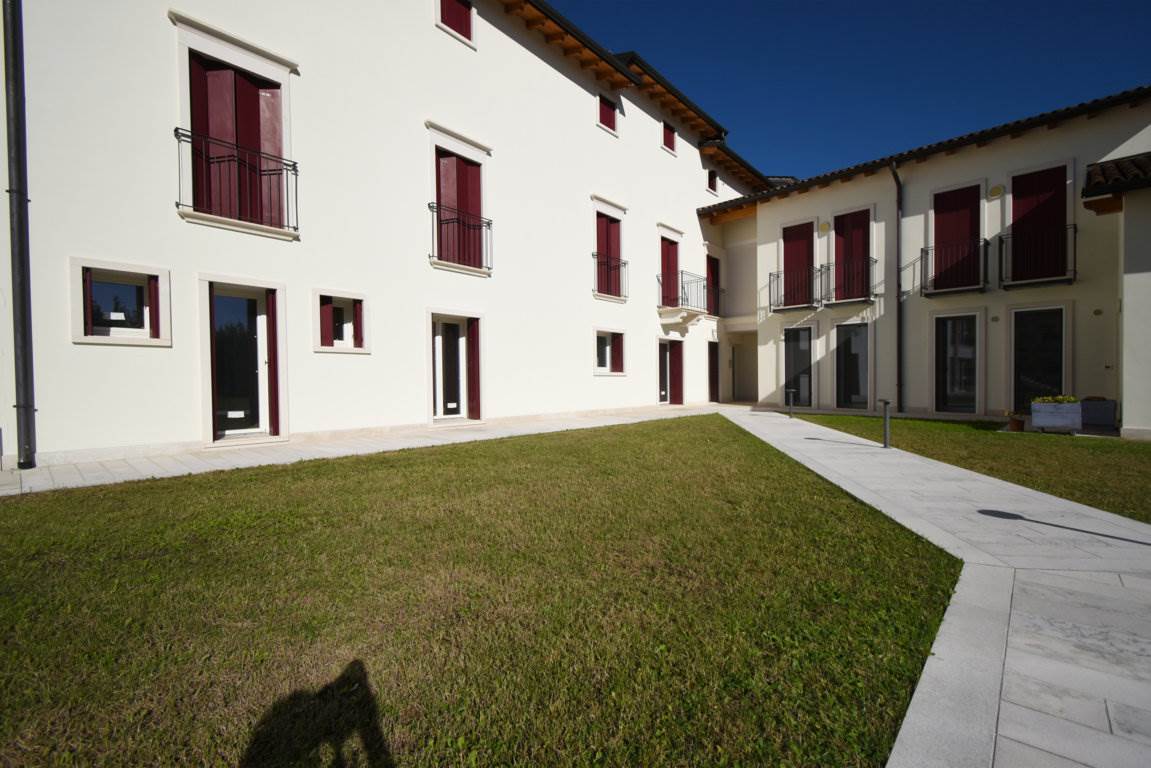 Appartamento in vendita a Montecchio Maggiore, 8 locali, prezzo € 330.000 | PortaleAgenzieImmobiliari.it