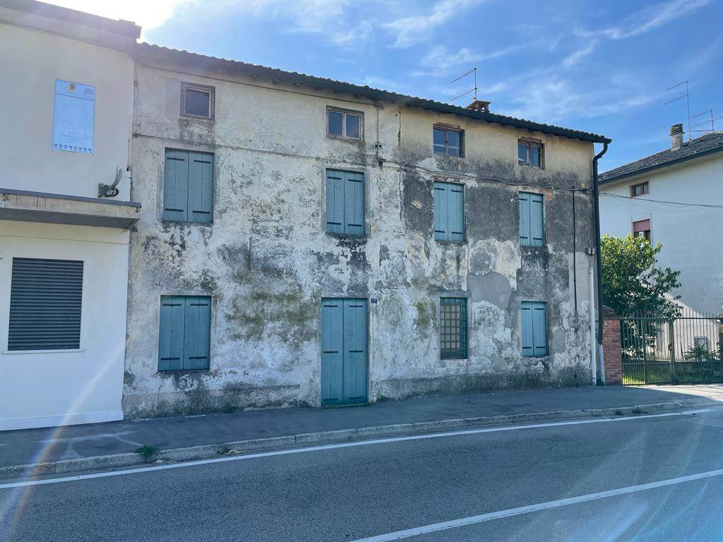 Rustico / Casale in vendita a Creazzo, 4 locali, prezzo € 140.000 | PortaleAgenzieImmobiliari.it
