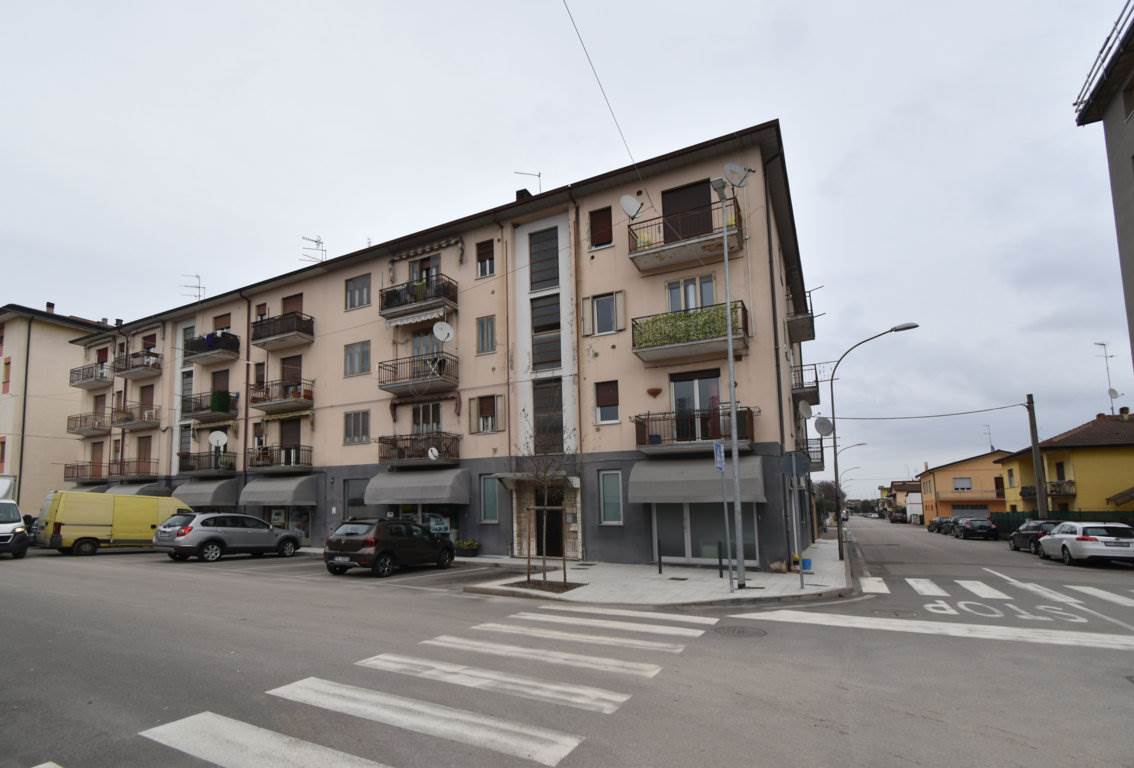 Appartamento in vendita a Montecchio Maggiore, 6 locali, zona Ceccato, prezzo € 150.000 | PortaleAgenzieImmobiliari.it