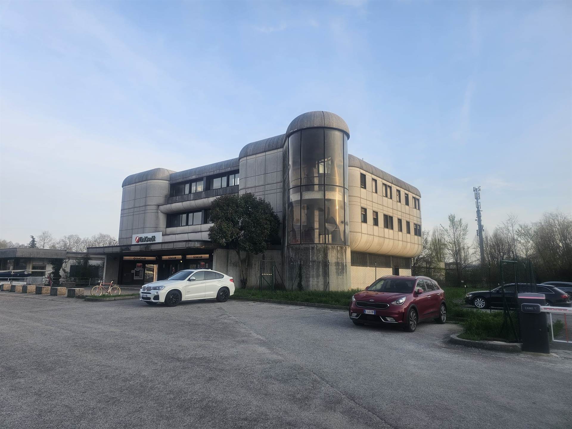Ufficio / Studio in vendita a Vicenza, 24 locali, zona Località: VIALE TRENTO / LEGIONE ANTONINI, prezzo € 300.000 | PortaleAgenzieImmobiliari.it