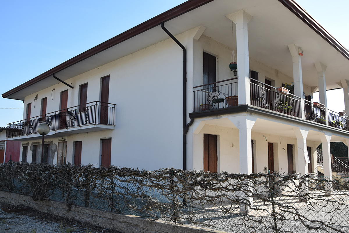 Appartamento in vendita a Legnaro, 7 locali, prezzo € 125.000 | PortaleAgenzieImmobiliari.it
